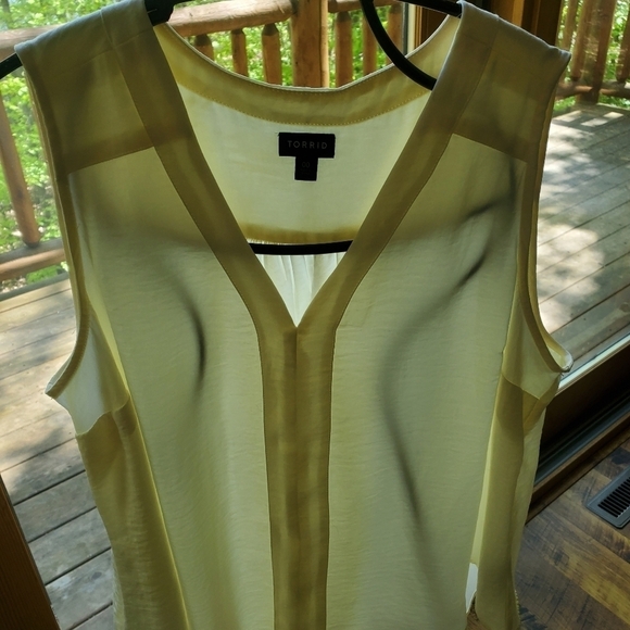 Torrid Vneck Cream‎ Sleeveless Sz. 00 (XL) Tunic - Picture 3 of 9